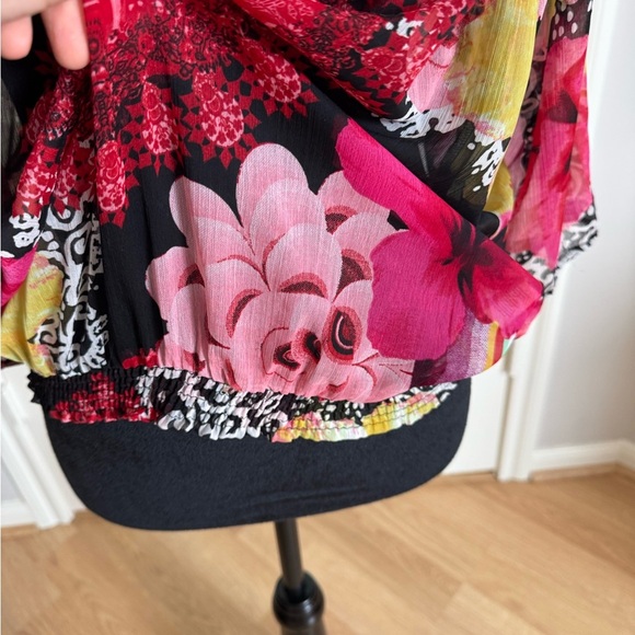 DESIGUAL Batwing Floral Print Blouse Size Medium VGUC - Picture 3 of 5